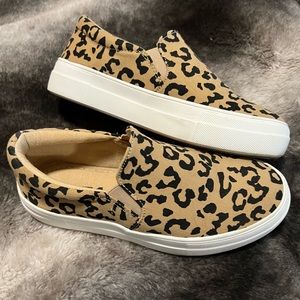 Womens size 5.5. Worn once. Leopard.